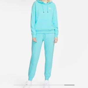 Nike Sportswear Essential